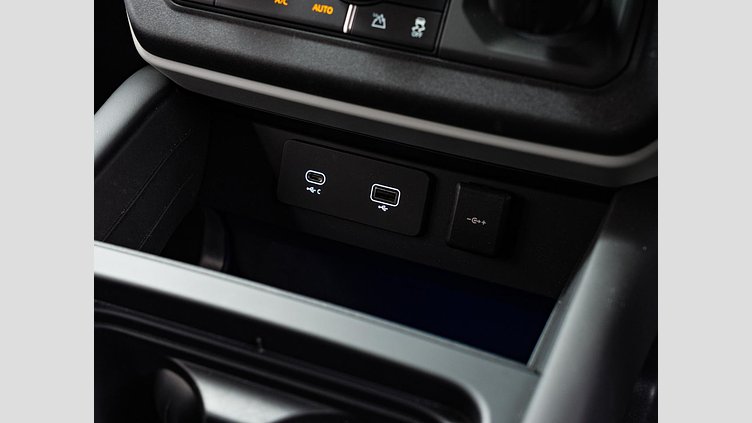 2024 認定中古車 Land Rover Defender 110 サントリーニブラック D300 AWD（AT） X-DYNAMIC HSE