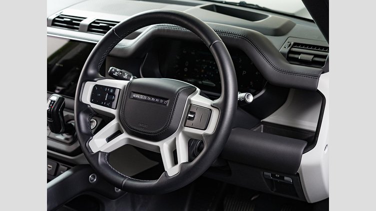 2024 認定中古車 Land Rover Defender 110 サントリーニブラック D300 AWD（AT） X-DYNAMIC HSE