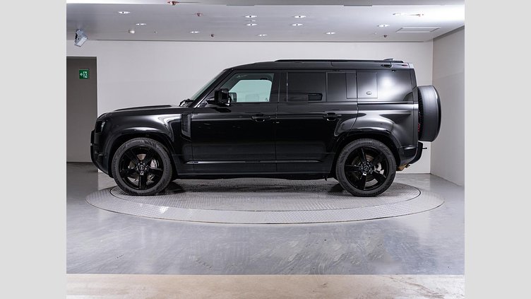 2024 認定中古車 Land Rover Defender 110 サントリーニブラック D300 AWD（AT） X-DYNAMIC HSE