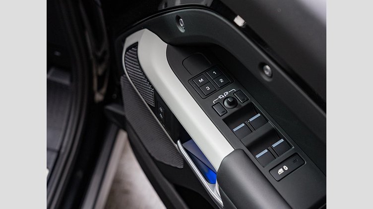 2024 認定中古車 Land Rover Defender 110 サントリーニブラック D300 AWD（AT） X-DYNAMIC HSE