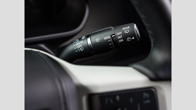 2024 認定中古車 Land Rover Defender 110 サントリーニブラック D300 AWD（AT） X-DYNAMIC HSE