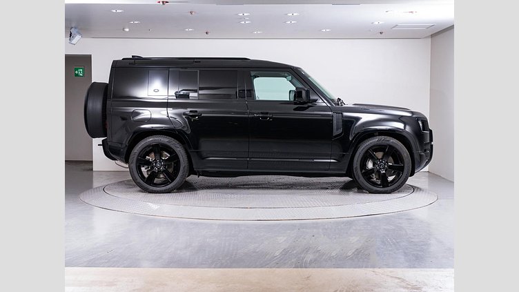 2024 認定中古車 Land Rover Defender 110 サントリーニブラック D300 AWD（AT） X-DYNAMIC HSE