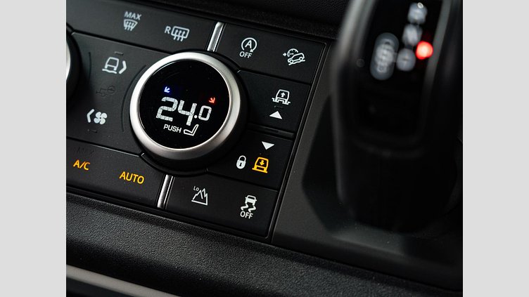 2024 認定中古車 Land Rover Defender 110 サントリーニブラック D300 AWD（AT） X-DYNAMIC HSE