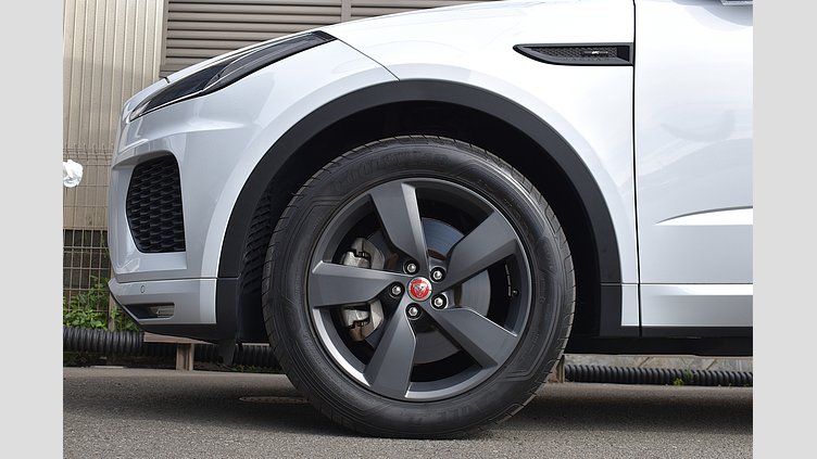 2019 認定中古車 Jaguar E-Pace ユーロンホワイト P250 オートマチック全輪駆動 CHEQUERED FLAG