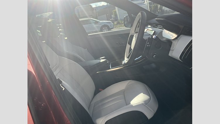 2025 認定中古車 Land Rover Range Rover Sport フィレンツェレッド P550eプラグインハイブリッド（ガソリン） スタンダードホイールベース Dynamic SE