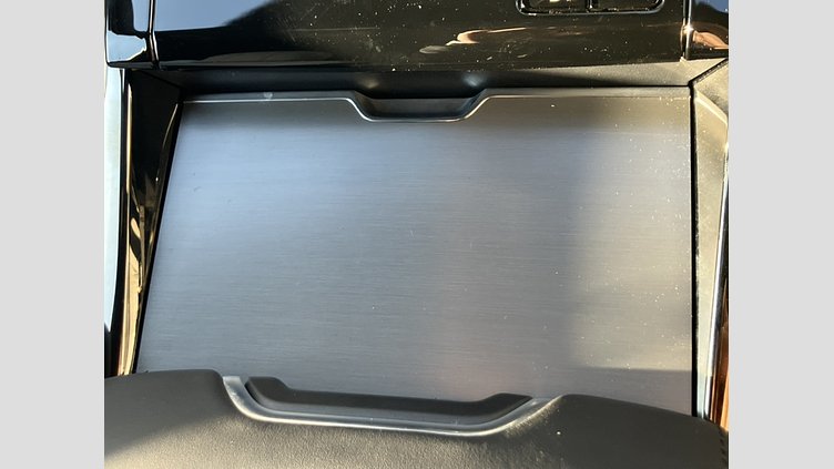 2025 認定中古車 Land Rover Range Rover Sport フィレンツェレッド P550eプラグインハイブリッド（ガソリン） スタンダードホイールベース Dynamic SE