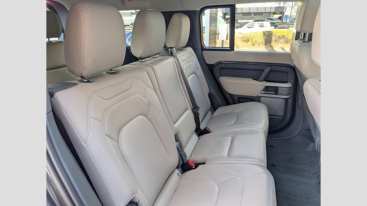 2023 認定中古車 Land Rover Defender 130 カルパチアングレイ D300 AWD AUTOMATIC MHEV SE