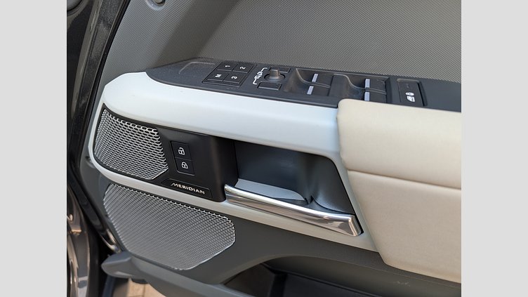 2023 認定中古車 Land Rover Defender 130 カルパチアングレイ D300 AWD AUTOMATIC MHEV SE