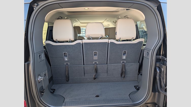 2023 認定中古車 Land Rover Defender 130 カルパチアングレイ D300 AWD AUTOMATIC MHEV SE