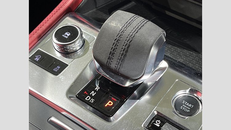 2022 認定中古車 Jaguar F-Pace サントリーニブラック P250 AWD（オートマチック） R-DYNAMIC SE