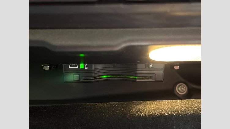 2022 認定中古車 Jaguar F-Pace サントリーニブラック P250 AWD（オートマチック） R-DYNAMIC SE