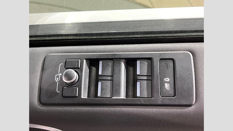 2018 認定中古車 Land Rover Discovery Fuji White 3.0 V6 Dsl Mono Turbo Std Flow HSE