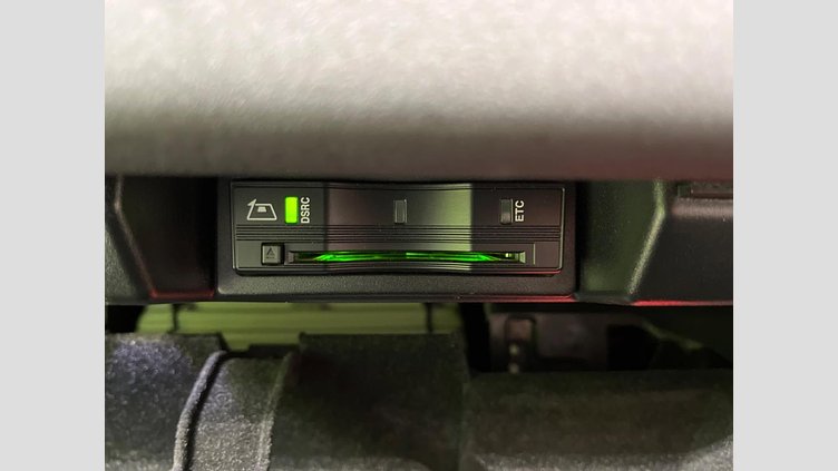 2018 認定中古車 Land Rover Discovery Fuji White 3.0 V6 Dsl Mono Turbo Std Flow HSE