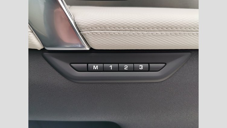 2024 認定中古車 Land Rover Discovery Sport アイガーグレイ D200マイルドハイブリッド（ディーゼル） 標準ホイール DYNAMIC SE