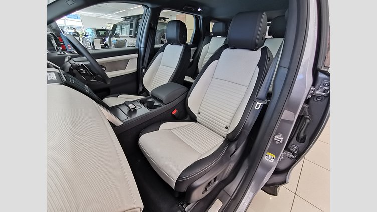 2024 認定中古車 Land Rover Discovery Sport アイガーグレイ D200マイルドハイブリッド（ディーゼル） 標準ホイール DYNAMIC SE