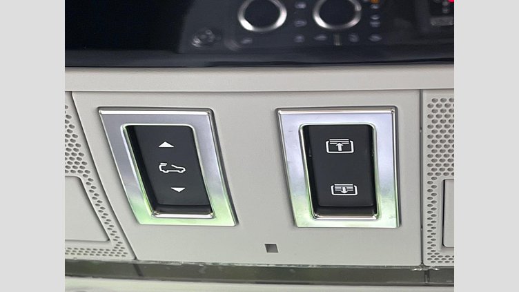 2024 認定中古車 Land Rover Defender 90 パンゲアグリーン D350 ディーゼルマイルドハイブリッド X-Dynamic HSE