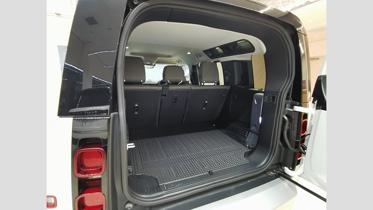 2020 認定中古車 Land Rover Defender 110 フジホワイト P300 AWD（AT） SE