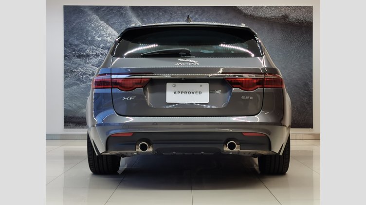 2017 認定中古車 Jaguar XF Corris Grey プレステージ2.0L プレステージ2.0L