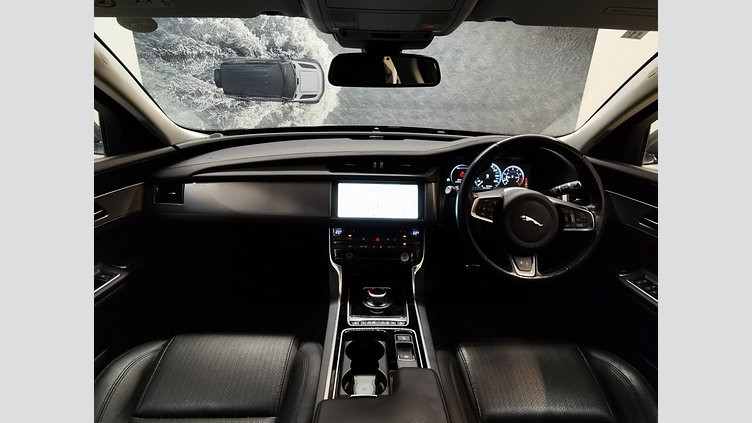 2017 認定中古車 Jaguar XF Corris Grey プレステージ2.0L プレステージ2.0L