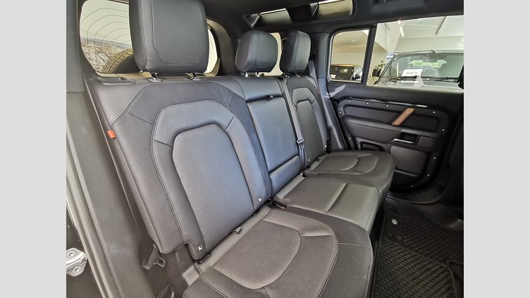 2022 認定中古車 Land Rover Defender 110 サントリーニブラック D300 AWD（AT） X-DYNAMIC HSE