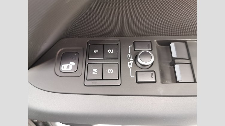 2022 認定中古車 Land Rover Defender 110 サントリーニブラック D300 AWD（AT） X-DYNAMIC HSE