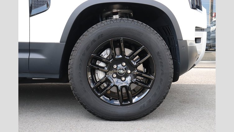 2023 認定中古車 Land Rover Defender 110 フジホワイト D300 AWD（AT） S