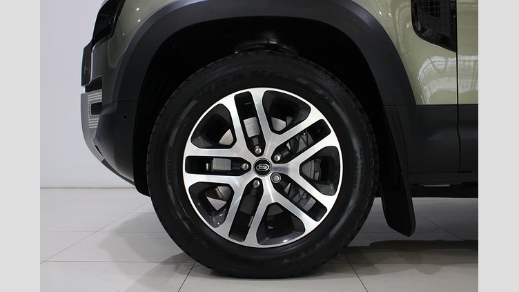 2024 อนุมัติ Land Rover Defender 110 Pangea Green P400e AWD AUTOMATIC PHEV  SE