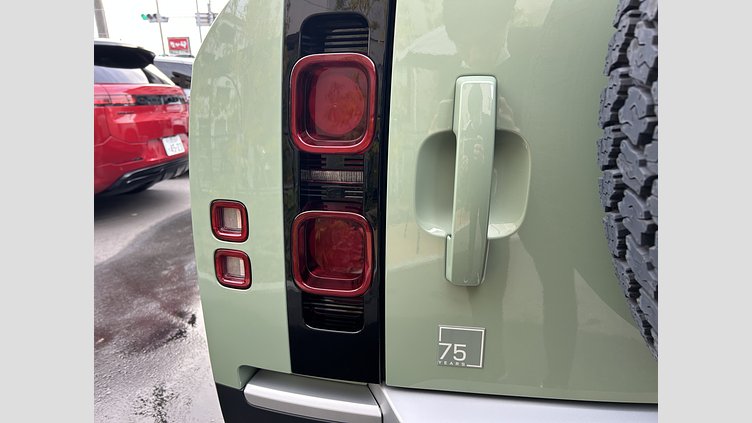 2023 認定中古車 Land Rover Defender 110 グラスミアグリーン D300 AWD（AT） 75TH LIMITED EDITION