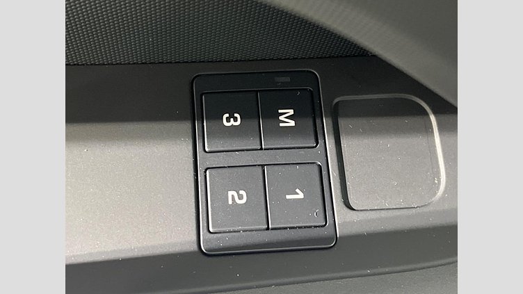 2023 認定中古車 Land Rover Defender 110 サントリーニブラック D300 AWD（AT） X-DYNAMIC HSE