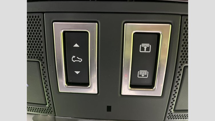 2023 認定中古車 Land Rover Defender 110 サントリーニブラック D300 AWD（AT） X-DYNAMIC HSE