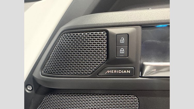 2023 認定中古車 Land Rover Defender 110 フジホワイト D300 AWD（AT） X-DYNAMIC HSE