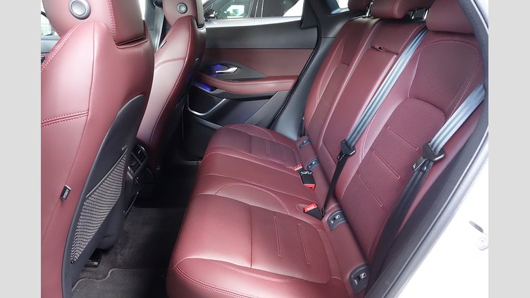 2024 認定中古車 Jaguar E-Pace オストゥーニパールホワイト P300eプラグインハイブリッド（ガソリン） R-DYNAMIC HSE