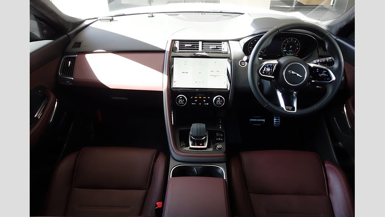 2024 認定中古車 Jaguar E-Pace オストゥーニパールホワイト P300eプラグインハイブリッド（ガソリン） R-DYNAMIC HSE