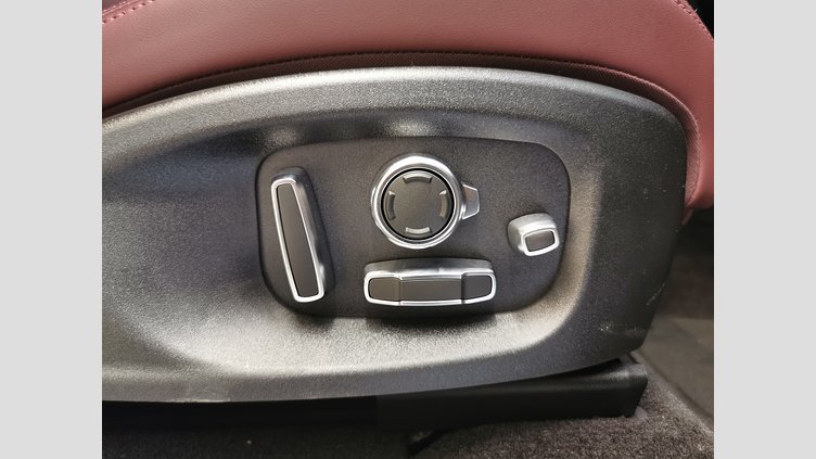 2024 認定中古車 Jaguar E-Pace アイガーグレイ D200マイルドハイブリッド（ディーゼル） R-DYNAMIC HSE