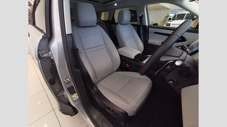 2024 認定中古車 Land Rover Range Rover Evoque ソウルパールシルバー D200マイルドハイブリッド（ディーゼル） Standard Wheelbase S