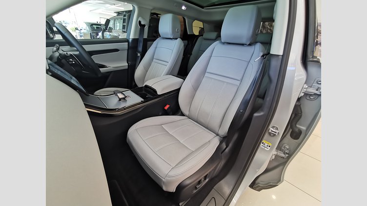 2024 認定中古車 Land Rover Range Rover Evoque ソウルパールシルバー D200マイルドハイブリッド（ディーゼル） Standard Wheelbase S