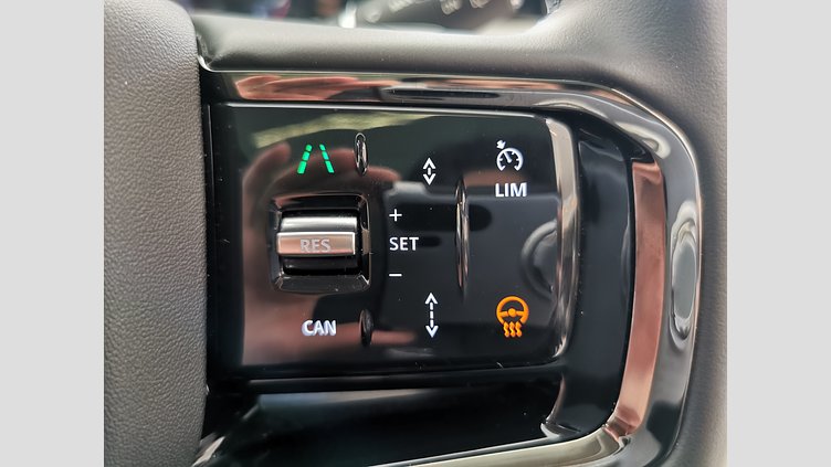 2024 認定中古車 Land Rover Range Rover Evoque ソウルパールシルバー D200マイルドハイブリッド（ディーゼル） Standard Wheelbase S