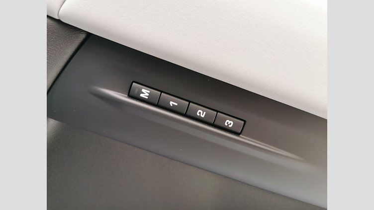 2024 認定中古車 Land Rover Range Rover Evoque ソウルパールシルバー D200マイルドハイブリッド（ディーゼル） Standard Wheelbase S