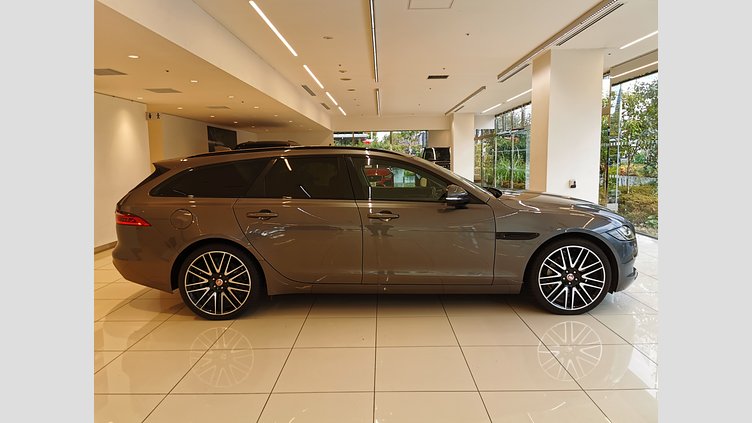 2017 認定中古車 Jaguar XF Corris Grey 2.0L プレステージ