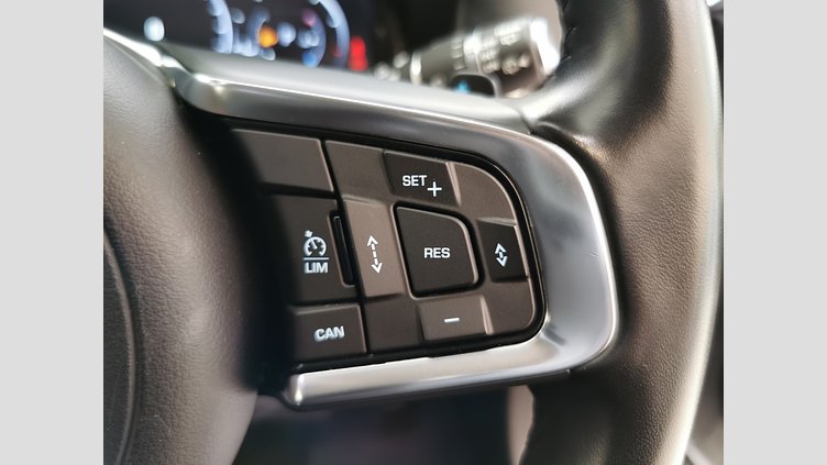 2017 認定中古車 Jaguar XF Corris Grey 2.0L プレステージ