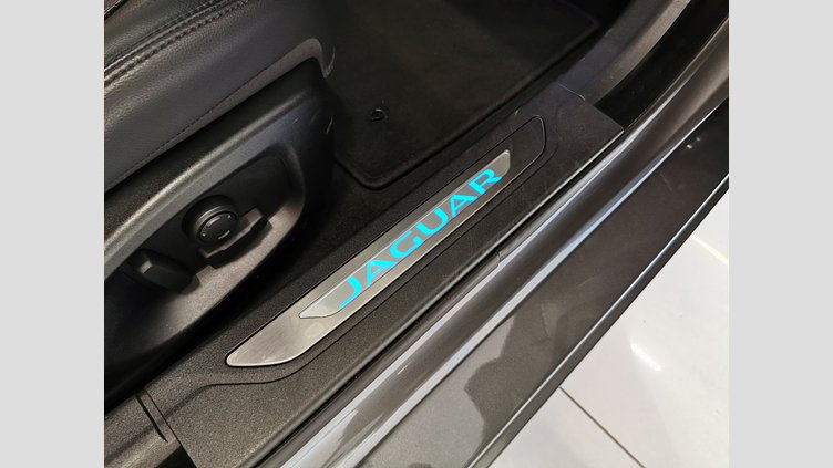 2017 認定中古車 Jaguar XF Corris Grey 2.0L プレステージ