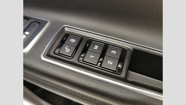 2017 認定中古車 Jaguar XF Corris Grey 2.0L プレステージ