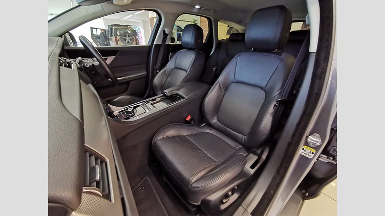 2017 認定中古車 Jaguar XF Corris Grey 2.0L プレステージ