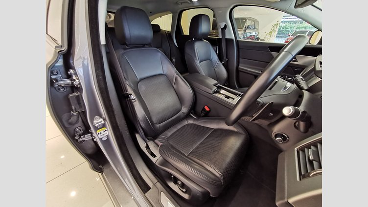 2017 認定中古車 Jaguar XF Corris Grey 2.0L プレステージ