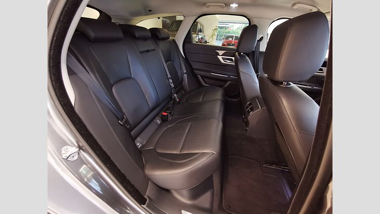 2017 認定中古車 Jaguar XF Corris Grey 2.0L プレステージ