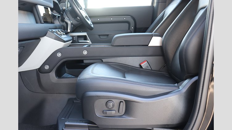 2023 認定中古車 Land Rover Defender 90 サントリーニブラック P300 AWD（AT） SE