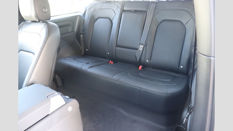 2023 認定中古車 Land Rover Defender 90 サントリーニブラック P300 AWD（AT） SE