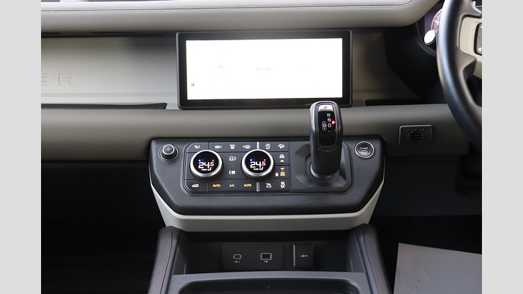 2023 認定中古車 Land Rover Defender 110 サントリーニブラック D300 AWD（AT） S