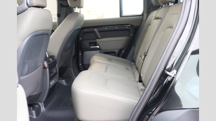 2023 認定中古車 Land Rover Defender 110 サントリーニブラック D300 AWD（AT） S