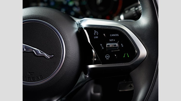 2023 認定中古車 Jaguar F-Pace アイガーグレイ D204 AWD（オートマチック）MHEV R-DYNAMIC SE